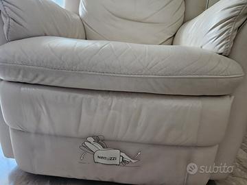 DIVANO E POLTRONA IN PELLE