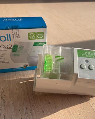 Distributore mangime pesci + mangime pesci