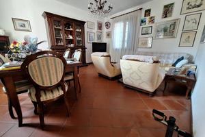 Casa indipendente di 130 m² con 5 locali e box aut