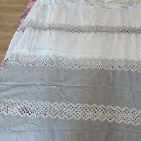 Tende bianche e grigie con bastoni – eleganti e in