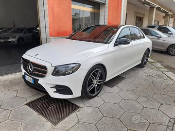 MERCEDES E 220 D AMG LINE BERLINA