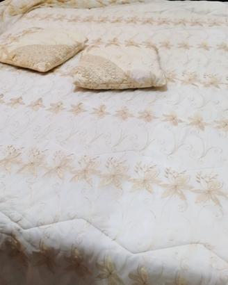 Copriletto matrimoniale. Coperte.