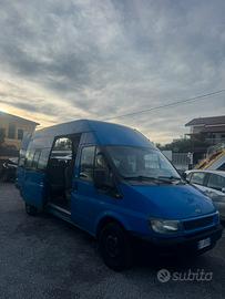 Furgone 9 posti