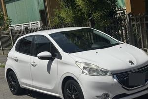 Peugeot 208 benzina