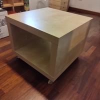 Tavolino con rotelle