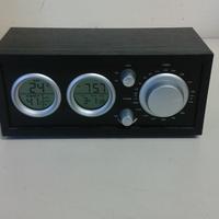 Orologio da tavolo con radio e barometro