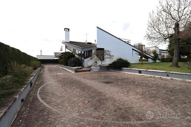 VILLA SINGOLA A RONCOFERRARO