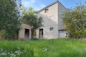 Casa colonica da ristrutturare