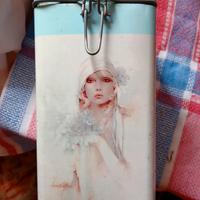 Vecchio barattolo in latta Sara Moon, rarissimo 
