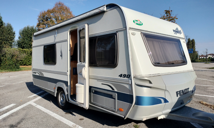 Roulotte Fendt 490 Tkm