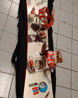 Tavola snowboard  RIDE con attacchi 