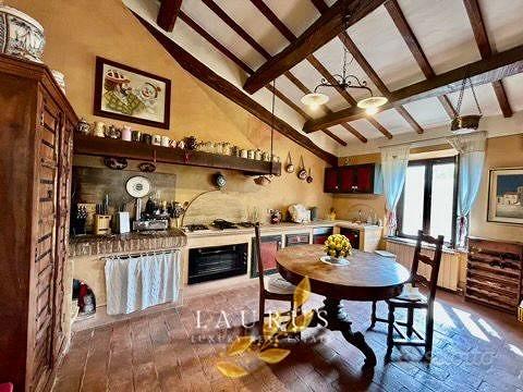 Rustico / Casale di 400 m² con più di 5 locali a S - Vista 5