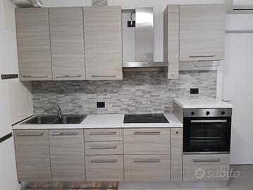 cucina con soggiorno 