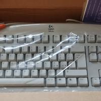 Tastiera Logitech Deluxe Keyboard 
