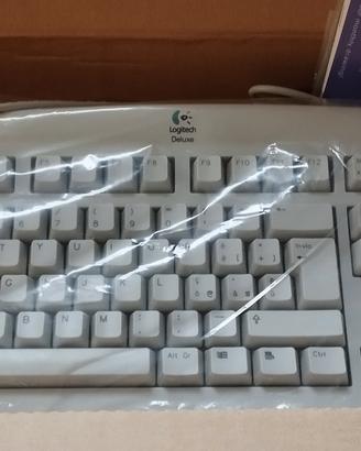 Tastiera Logitech Deluxe Keyboard 