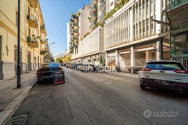 Ufficio 4 vani - 104 mq - 2° piano ammezzato