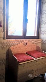 Cassapanca in legno nuova col cuore