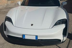 Porsche Taycan – Anticipo con subentro Leasing