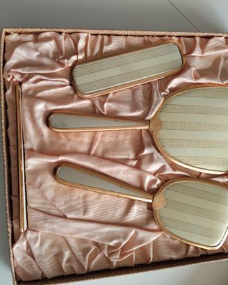 specchio , spazzola e pettine vintage