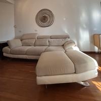 Divano 4 posti con pouf