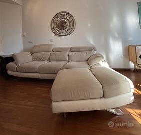 Divano 4 posti con pouf