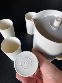 Caraffa con coperchio + 4 bicchieri Tapperware
