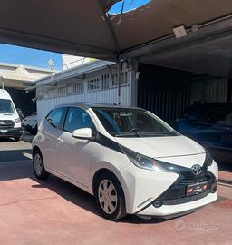Toyota Aygo 1.0 VVT-i 69 CV 5 porte x-cool MMT