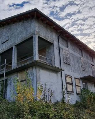 Casa indipendente di 426 m² con più di 5 locali e 