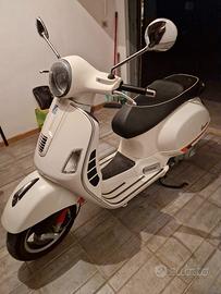 VESPA GTS SUPER 300