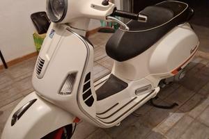 VESPA GTS SUPER 300