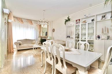 Appartamento di 130 m² con 4 locali e box auto a R