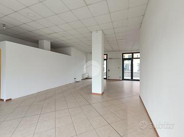 NEGOZIO A TRAVAGLIATO