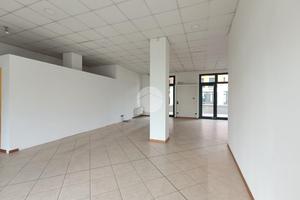 NEGOZIO A TRAVAGLIATO