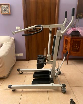 Sollevatore elettrico per disaabili