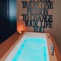 Vasca idromassaggio con cromoterapia per 2 persone