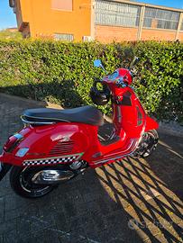 vespa 300 gts super aprile 2024 4000km circa