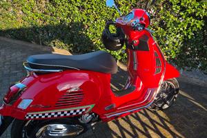 vespa 300 gts super aprile 2024 4000km circa