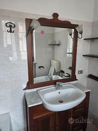 Arredo bagno con mobiletto + mensole