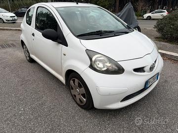 Toyota Aygo 1.0 3p 68cv - COMPRESO PASSAGGIO -