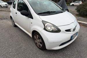 Toyota Aygo 1.0 3p 68cv - COMPRESO PASSAGGIO -