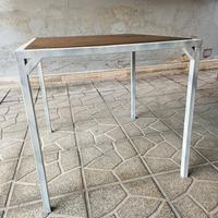 Tavolo ferro e ripiano panca in legno multistrato 