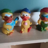 Tre paperelle gomma vintage musicisti suonatori