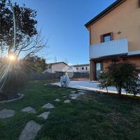 VILLA A SCHIERA A ISTRANA