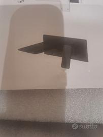 Rubinetto da parete per bagno nero, in ottone