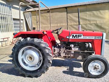Trattore agricolo Massey Ferguson 245