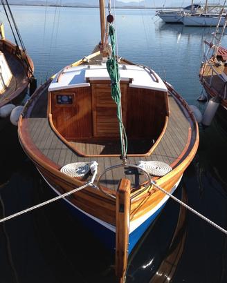 Gozzo in legno armato a vela marconi