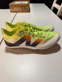 Scarpa NB da atletica con tacchetti