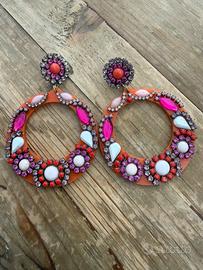 Orecchini in plexiglas con strass e pietre