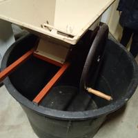 Attrezzatura per spremere uva come nuova