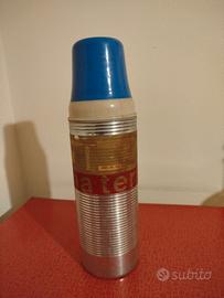 Thermos vintage in alluminio e plastica.